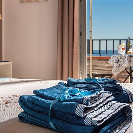 Torrevarata - Guest Rooms Santa Teresa Di Riva Exteriör bild